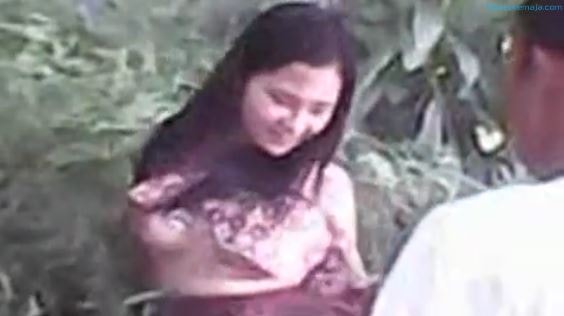 Cewek Cantik Sex Di Hutan - Video Bokep Gadis SMU Cantik Ngentot Di Hutan | INDO18.COM